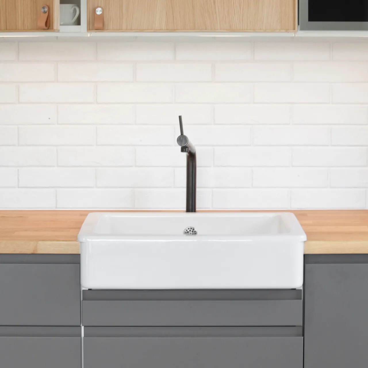 kitchen sink with easy use mixer tap handle and overflow